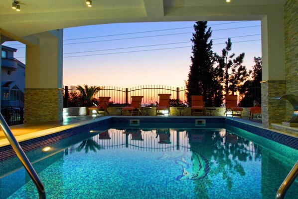 Outdoor pool - Villa M (Bar)