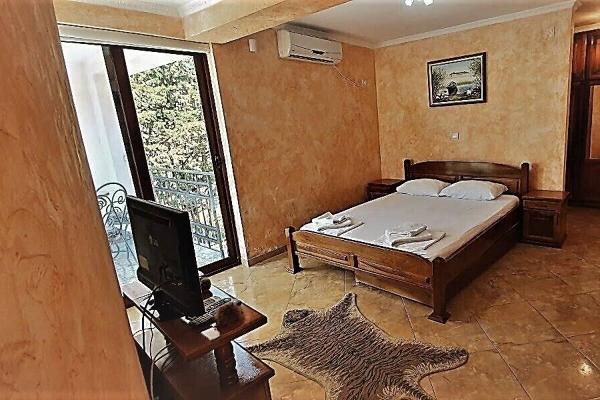 In-room safe, soundproofing, iron/ironing board, WiFi (free)