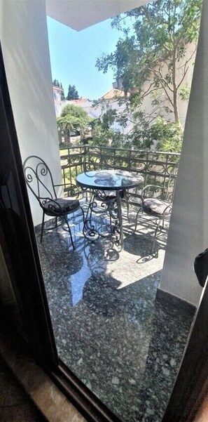 In-room safe, soundproofing, iron/ironing board, free WiFi