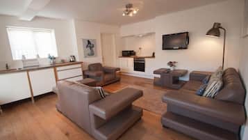 Căn hộ, 2 phòng ngủ | 2 phòng ngủ, bàn