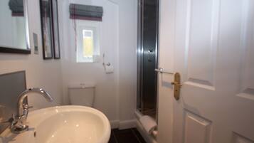 Appartamento, 2 camere da letto | Bagno | Doccia, asciugamani