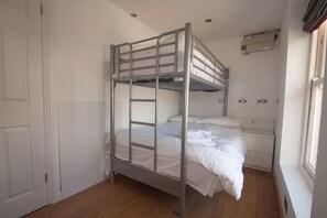 Apartamento, 2 habitaciones | 2 dormitorios y escritorio