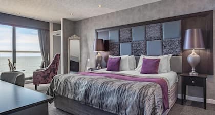 Number 44 Hotel & Bar