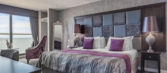 Number 44 Hotel & Bar