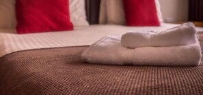 Desk, iron/ironing board, free WiFi, bed sheets - Number 44 Hotel & Bar (Stonehaven)