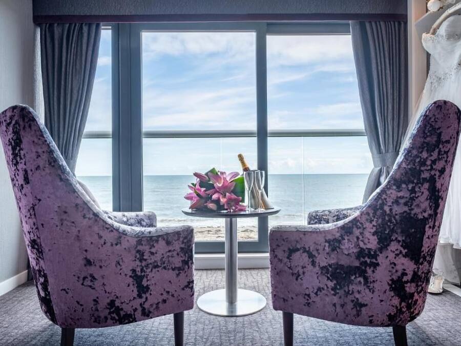 Luxury Double Room | Desk, iron/ironing board, free WiFi, bed sheets