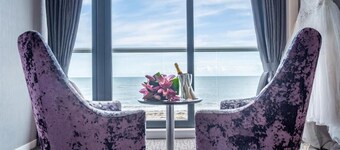 Number 44 Hotel & Bar