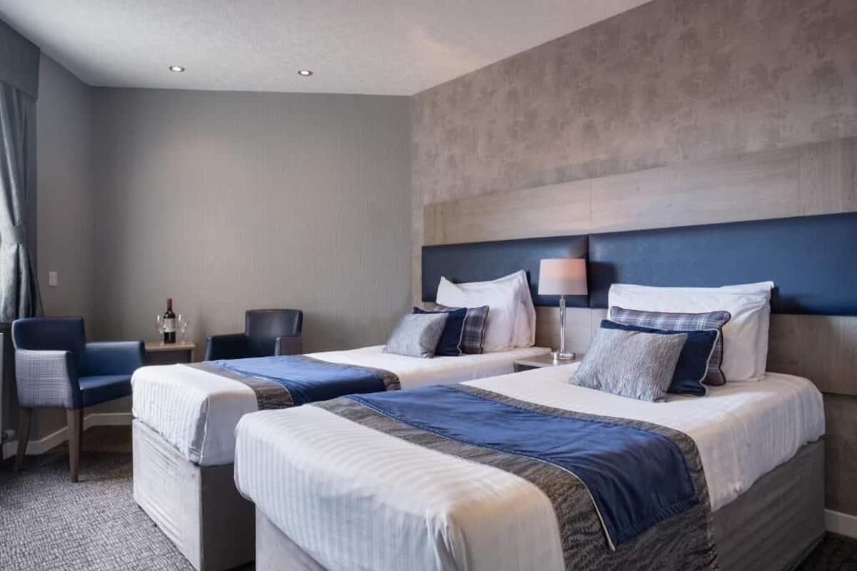 Twin Room | Desk, iron/ironing board, free WiFi, bed sheets