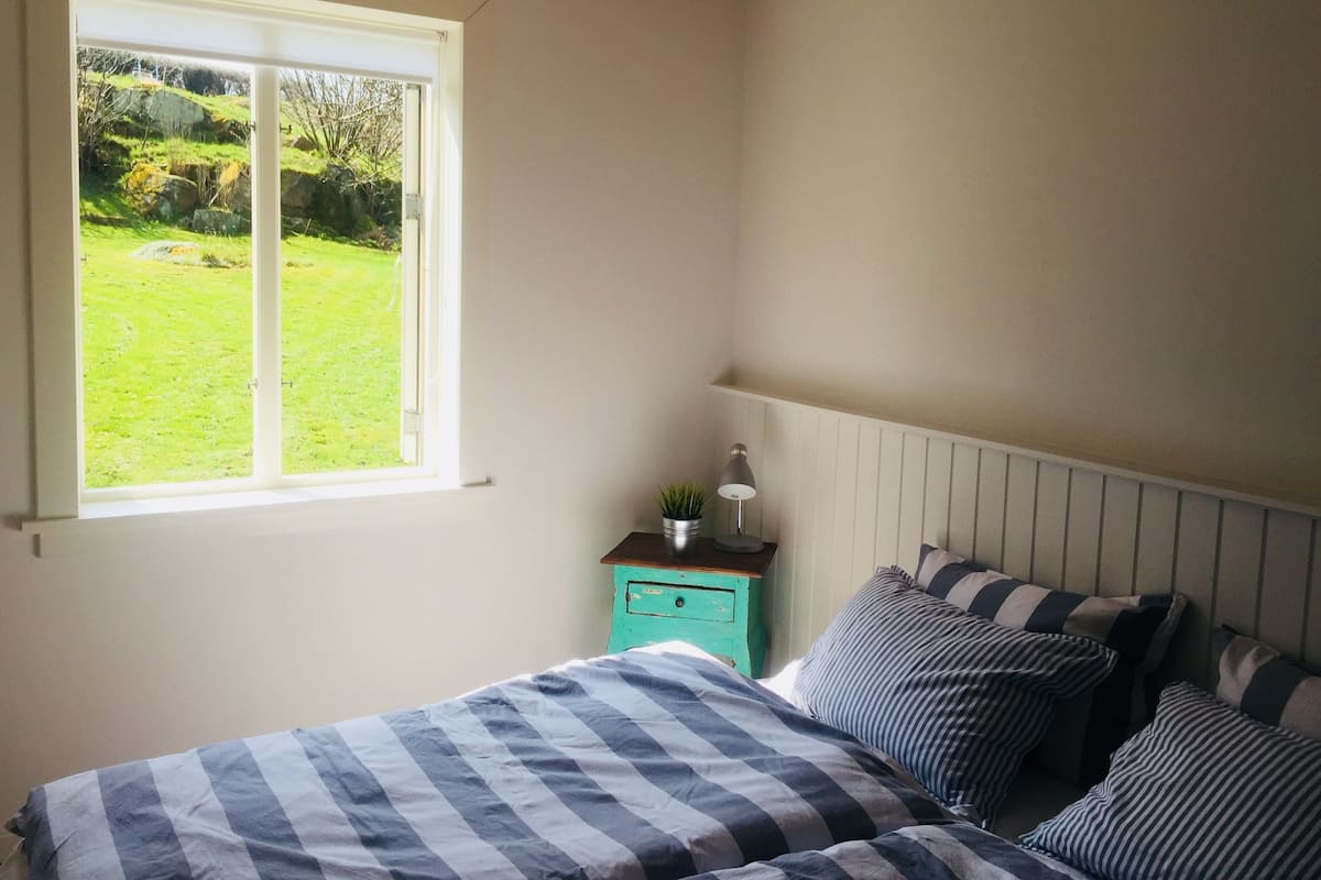 Double Room, 2 Single Beds, Shared Bathroom