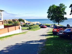 Free self parking - Badepensionat Sandloppen (Allinge)