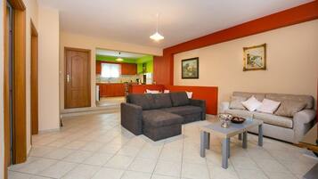 Apartment, 2 Bedrooms | Living room