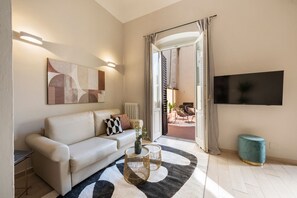 Apartment, 2 Schlafzimmer | Wohnbereich | Fernseher