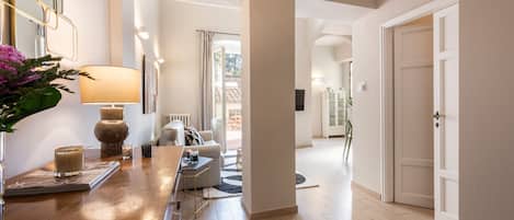 Apartment, 2 Schlafzimmer | Wohnbereich | Fernseher