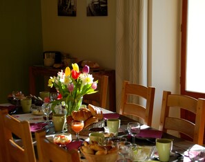 Free daily full breakfast - La Monèze Basse (Malras)