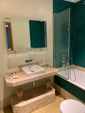 Superior-Doppel- oder -Zweibettzimmer, mit Bad (Generous ) | Badezimmer