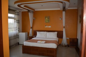 Executive Double Room | Desk, free WiFi, bed sheets