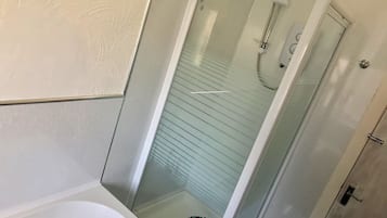 Economy Apartment, 3 Bedrooms | Bathroom shower
