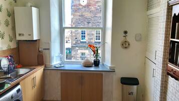 Økonomileilighet, 3 soverom | Eget kjøkken | Kjøleskap, mikrobølgeovn, ovn og kaffetrakter/tekoker