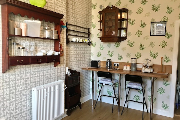 Fridge, microwave, oven, coffee/tea maker