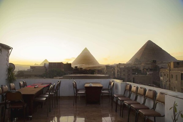 Breakfast, lunch, dinner served; local cuisine - The Pyramids Inn Cheops (Giza)