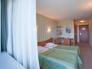 Standard Double or Twin Room | In-room safe, rollaway beds, free WiFi - Baltiets Resort Hotel (Repino)
