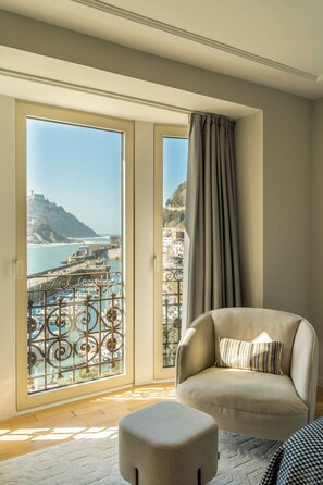 Egyptian cotton sheets, minibar, in-room safe, desk - Lasala Plaza Hotel - Adults only (San Sebastián)