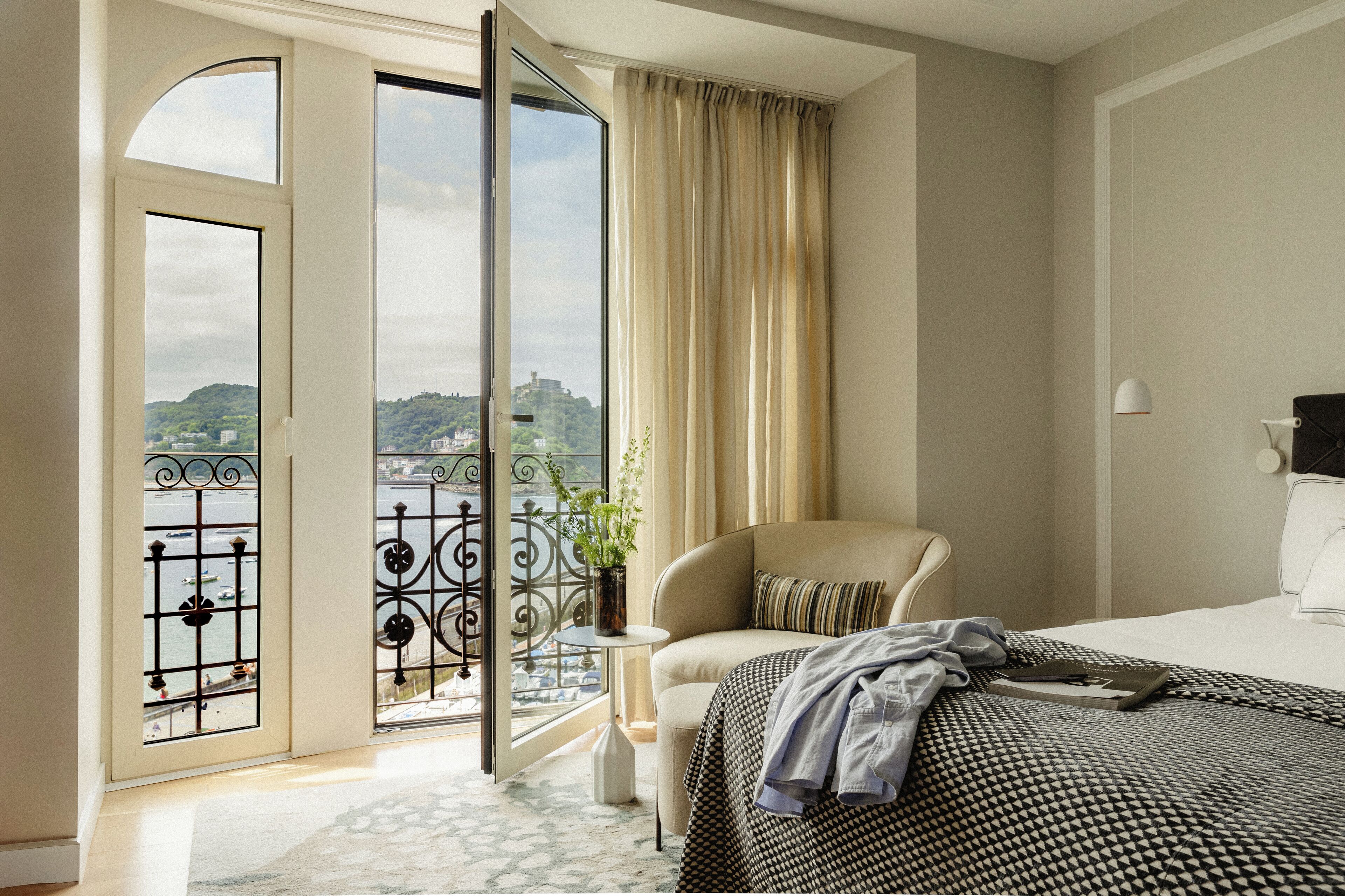 Egyptian cotton sheets, minibar, in-room safe, desk