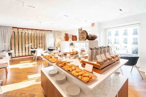Desayuno buffet (EUR 35 por persona)