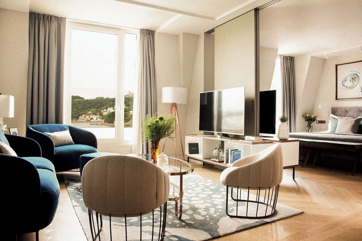 Suite La Concha | Egyptian cotton sheets, minibar, in-room safe, desk