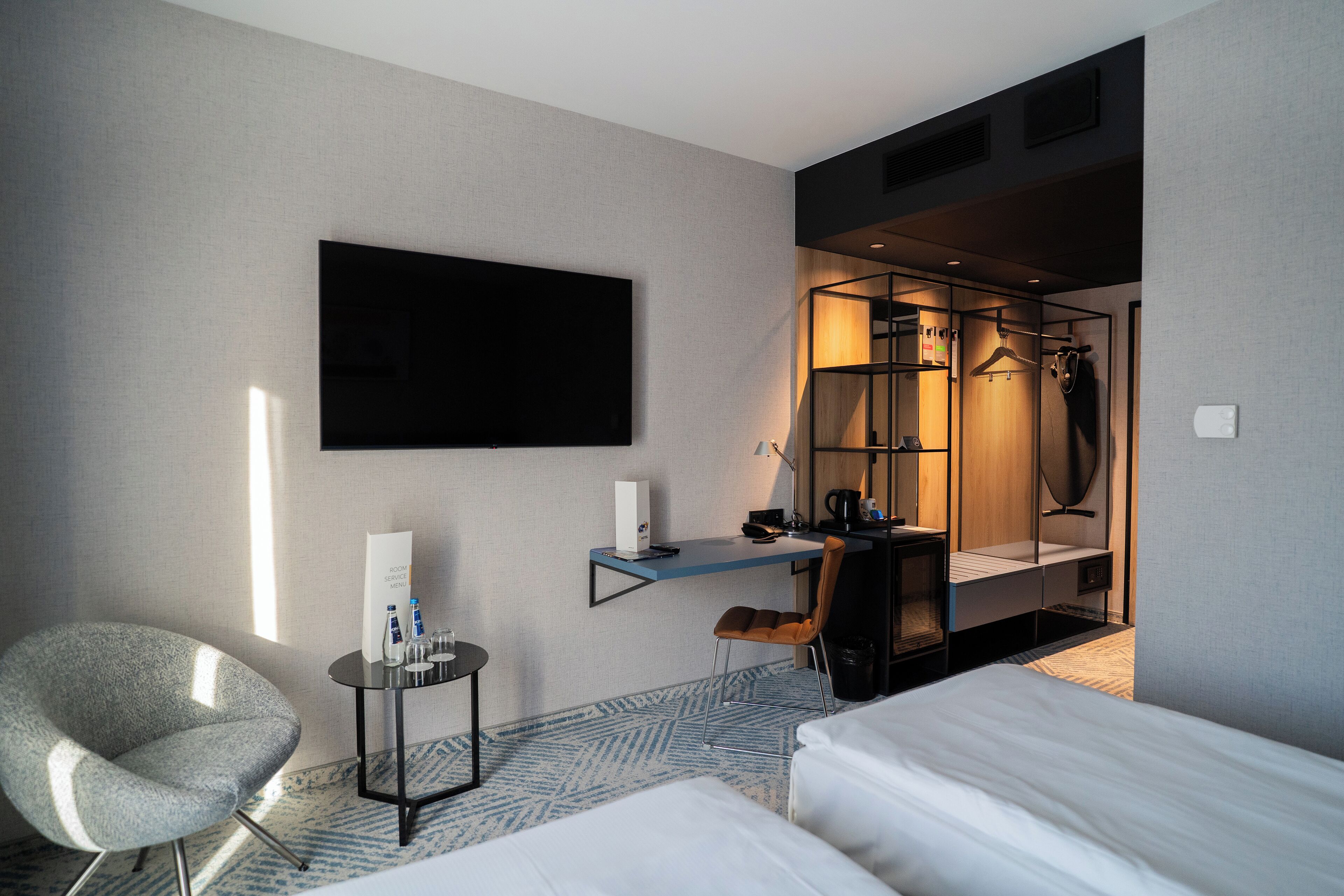 standard twin room | minibar, in-room safe, desk, laptop workspace