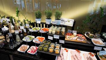 Café da manhã com buffet todos os dias (PLN 80 por pessoa)