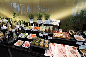 Desayuno buffet diario (PLN 80 por persona)