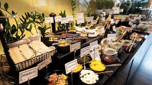 A buffet with various food items and labels. - Q Hotel Plus Wroclaw (Wroclaw)