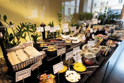Tägliches Frühstücksbuffet gegen Gebühr
