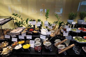 Sarapan prasmanan setiap hari dengan biaya tambahan