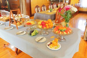Tägliches inbegriffenes Frühstücksbuffet