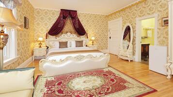 Premier Room, 1 King Bed, City View - Second Floor | 義大利 Frette 床單、高級寢具、迷你吧、遮光布/窗簾