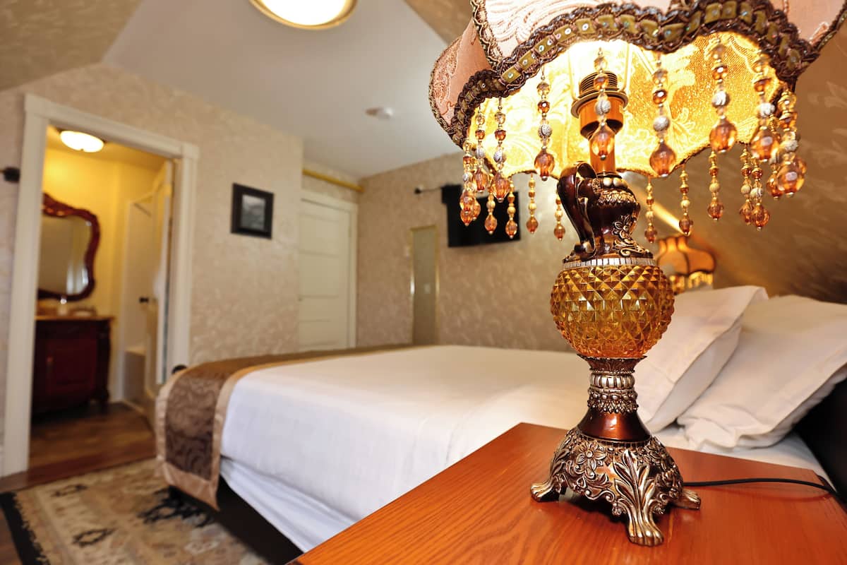 Superior Double Room, 1 Queen Bed, City View - Third Floor | Sábanas italianas Frette, ropa de cama de alta calidad y minibar