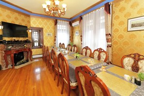 Tägliches inbegriffenes Frühstücksbuffet