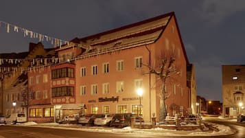 Fassade der Unterkunft – Abend/Nacht