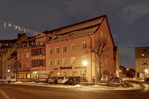 Front of property - evening/night - Hotel Restaurant Lindenhof (Braeunlingen)