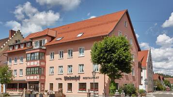 Façana frontal de l'allotjament