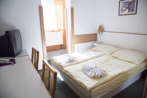 Basic Double or Twin Room (with extra bed) | In-room safe, desk, laptop workspace, soundproofing - Hotel Prom (Svoboda nad Upou)