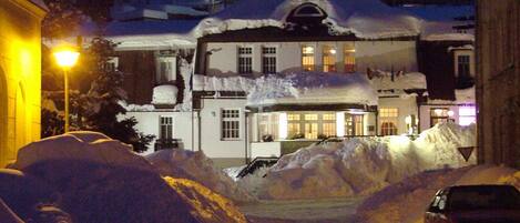 Fasade – kveld/natt