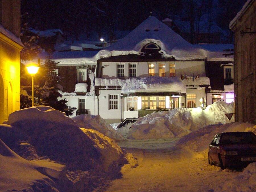 Fassade der Unterkunft – Abend/Nacht