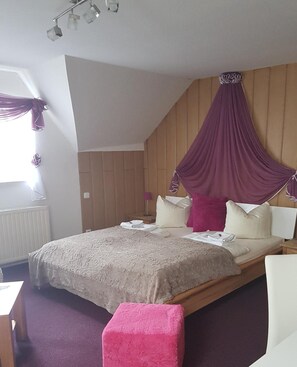 ミニバー、デスク、アイロン / アイロン台、WiFi (無料)