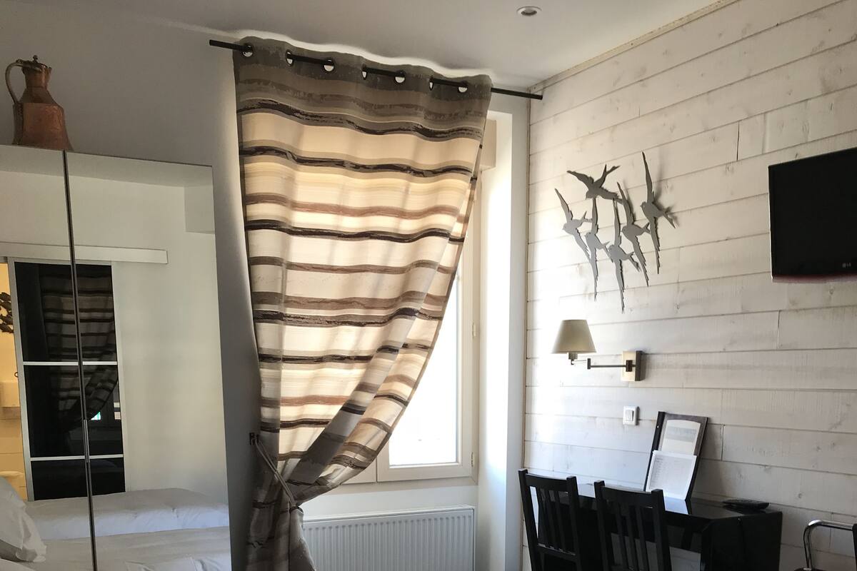 Twin Room | Premium bedding, individually decorated, individually furnished, desk