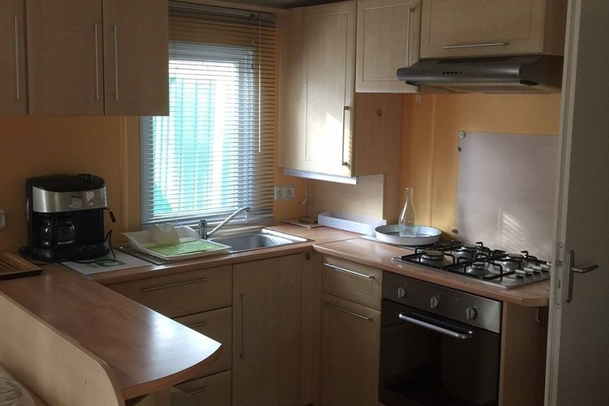 Luxury Mobile Home, 3 Bedrooms | Private kitchen | Coffee/tea maker, fridge, microwave, stovetop