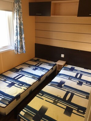 Casa rodante de lujo, 3 habitaciones | Decoración personalizada, muebles diferentes, insonorización y cunas 