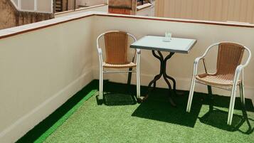 Phòng đôi Superior, phòng tắm dùng chung (With Terrace / DBLT) | Hiên